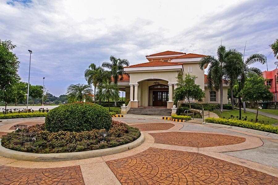 Tierra-Vista-Main-Entrance